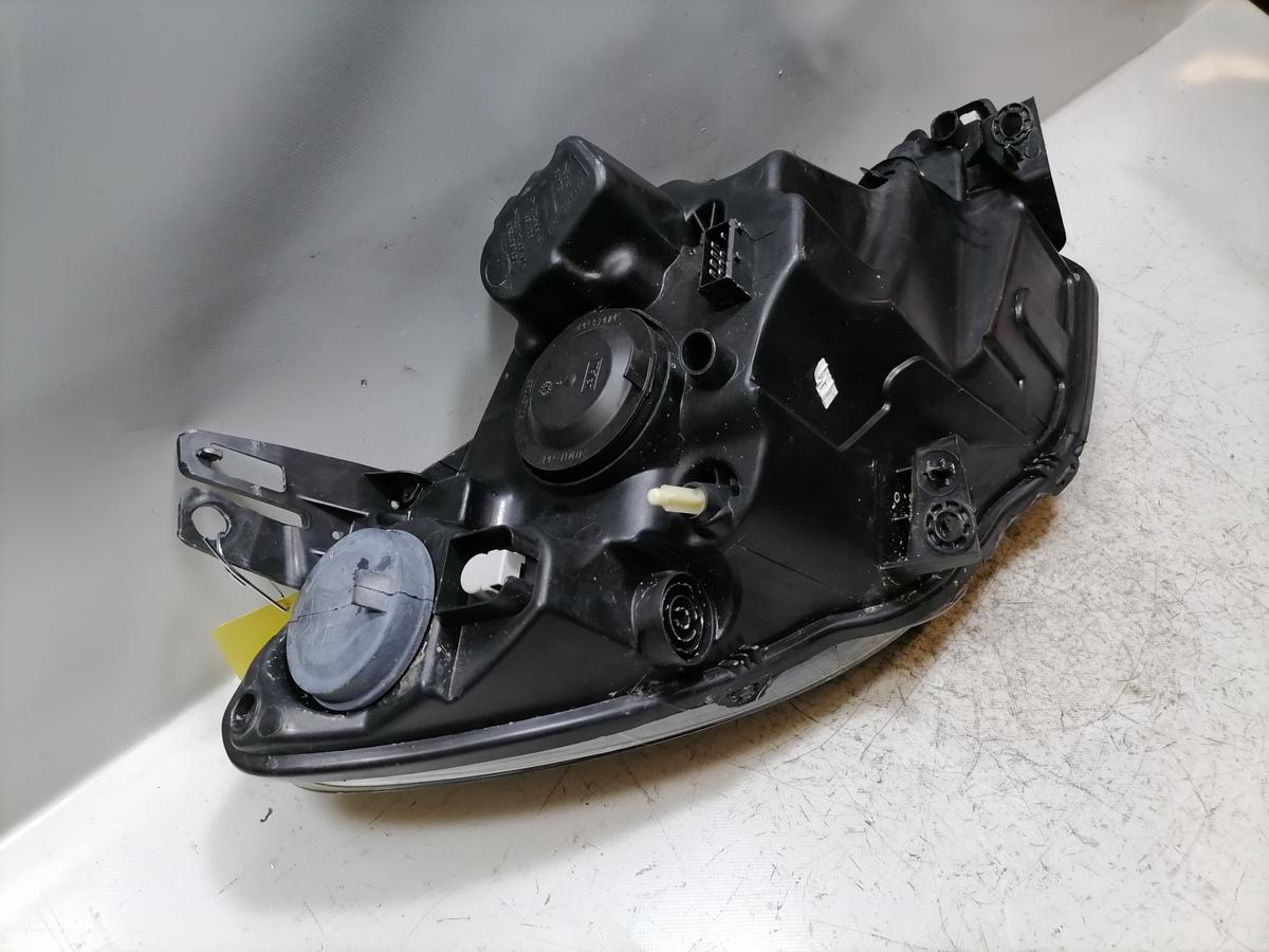 Peugeot 1007 original Scheinwerfer vorn links Halogen schwarzer Hintergrund Bj.2006